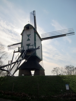 Roerdalen-Melick NL : Waterschei, die Prinz-Bernhard- Mühle ist eine Bockwindmühle